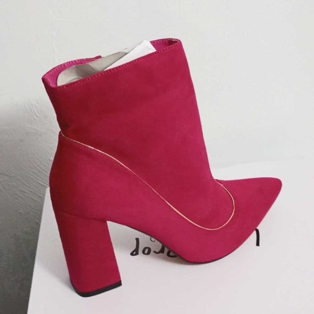 NEW Lemon Drop Suede Fuschia Ankle Boots 10